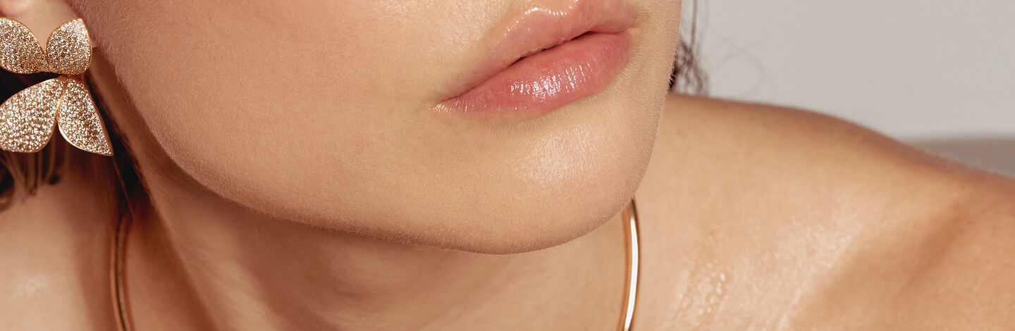 A women wearing Pasquale Bruni jewellery