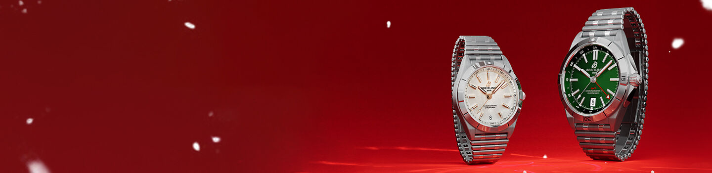 Montre Chronomat de Breitling pour lui et pour elle sur un fond rouge festif 