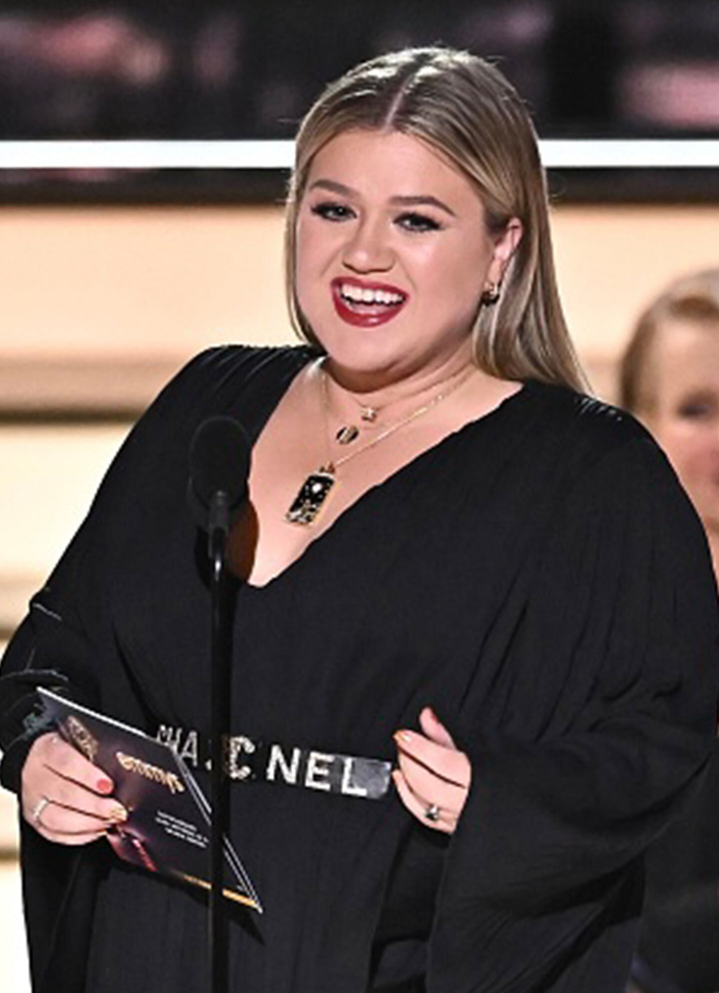 Kelly Clarkson porte les colliers Birks Dare to Dream.