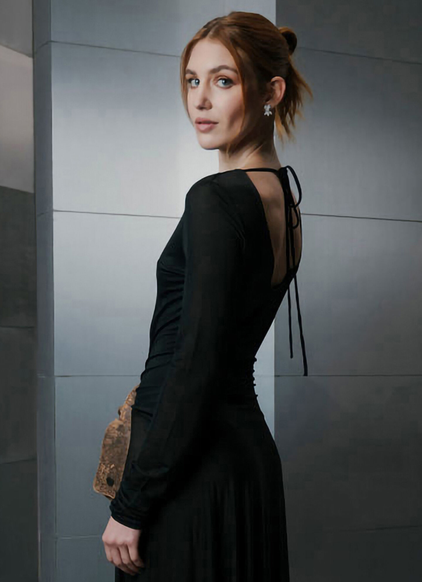 Image of Sophie Nélisse wearing Birks jewellery.