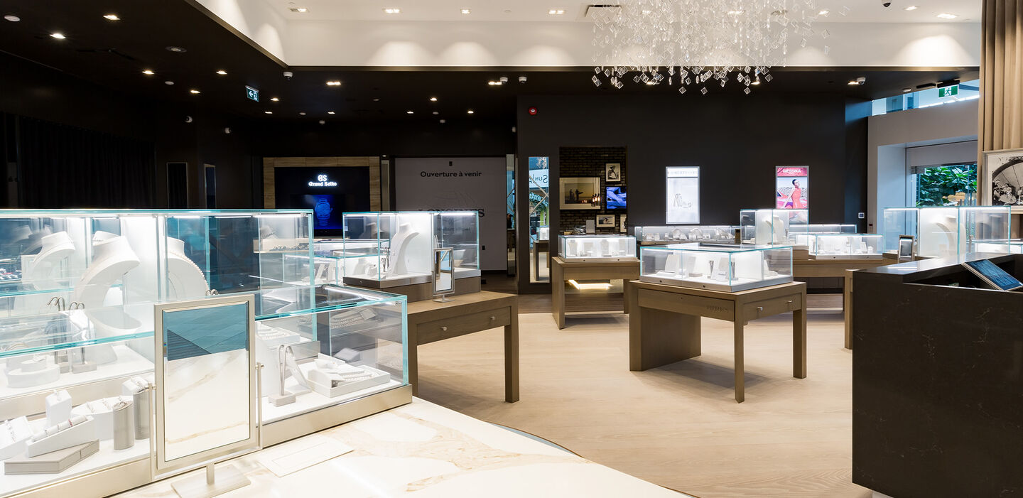 The interior of the Maison Birks store in CF Carrefour Laval.