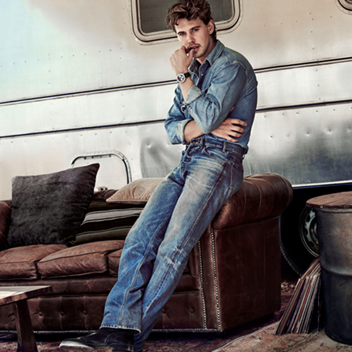 Austin Butler wearing a Breitling watch.