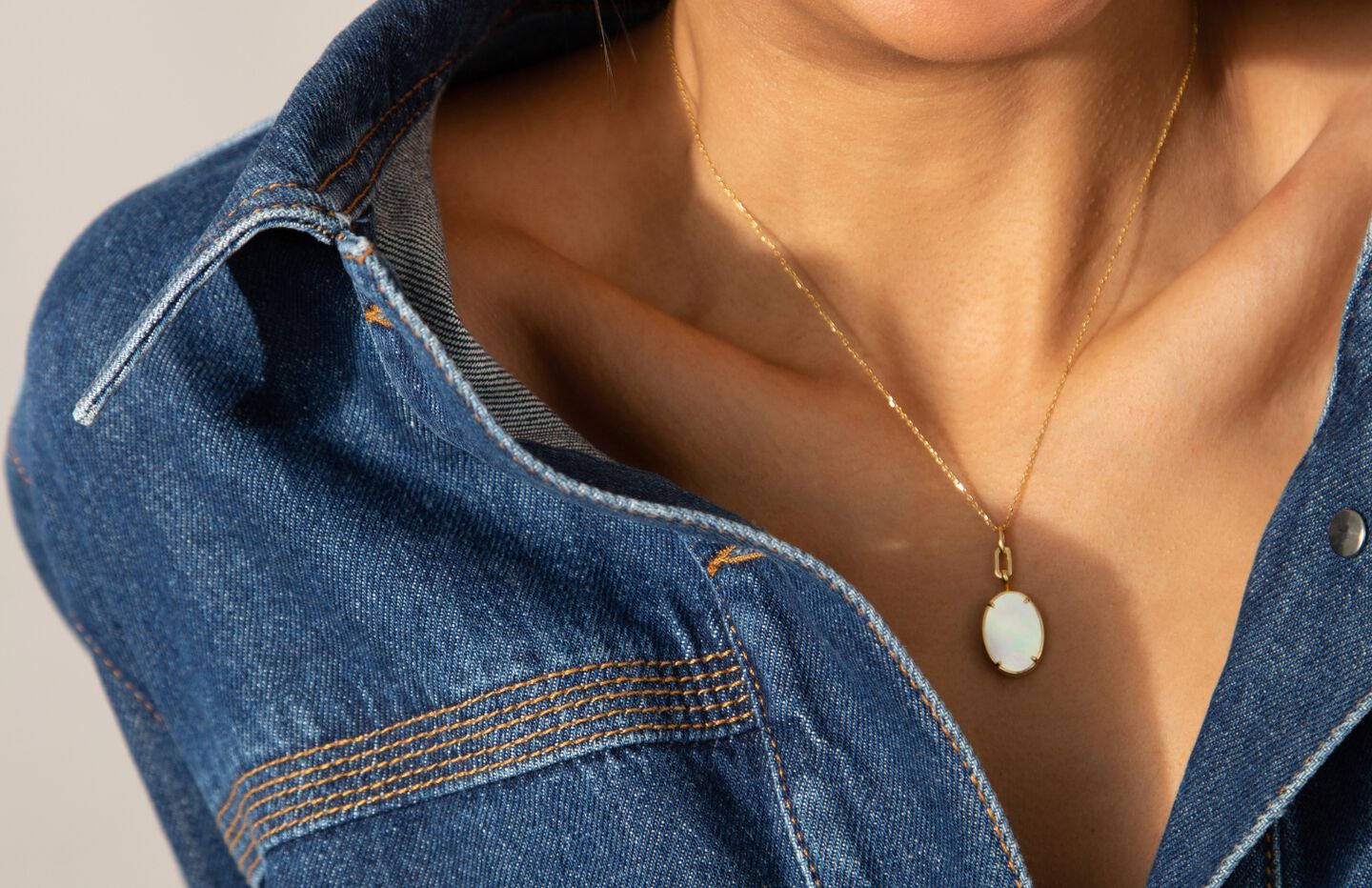 <font color="white">Le médaillon Slim Elle, pour vos souvenirs le plus précieux</font>