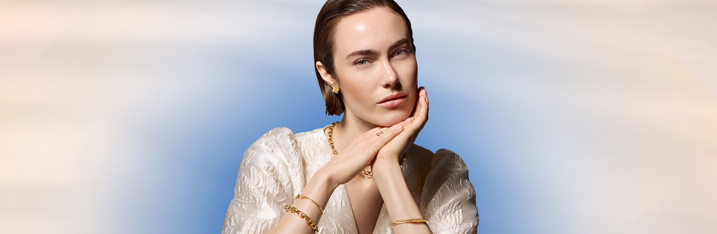 A woman wearing jewellery from Maison Birks. 