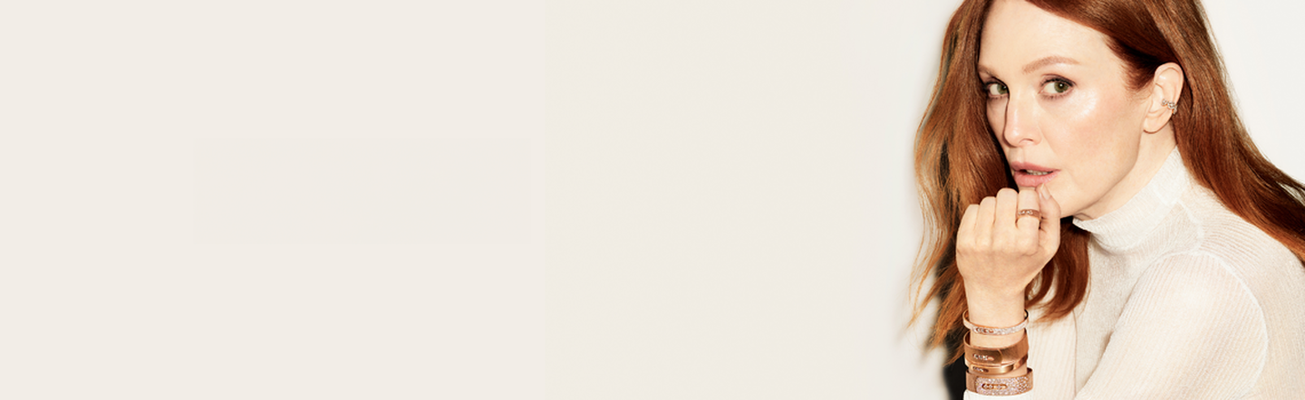 Julianne Moore porte les bijoux Messika.