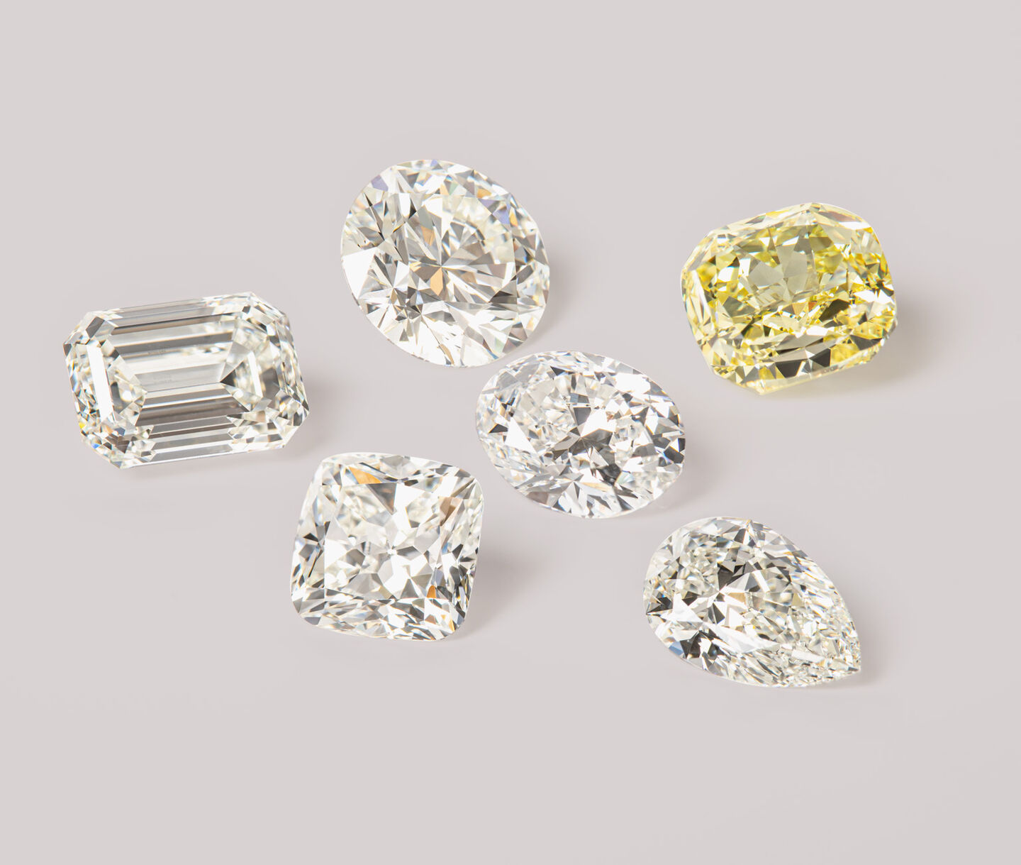 An assortment of loose diamonds by Maison Birks.