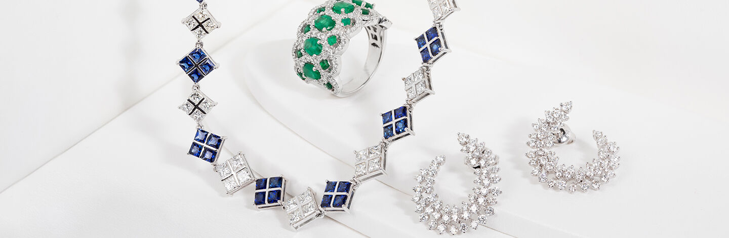 Maison Birks Salon sapphire and diamond necklace, with diamond earrings and a emerald ring