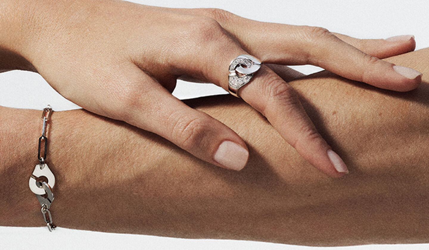 Bijoux Menottes dinh van sur un mannequin.