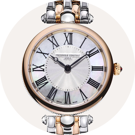 Montre Frederique Constant pour femme sur un fond beige.