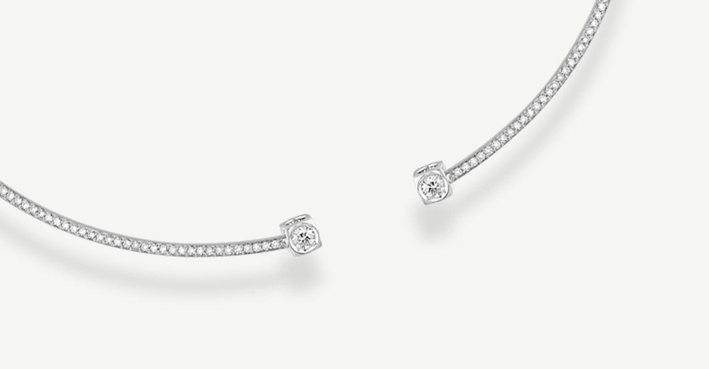 Le Cube Diamants White Gold and Diamond Choker Necklace