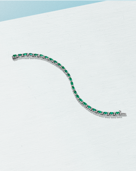 Salon emerald bracelet on a blue background.