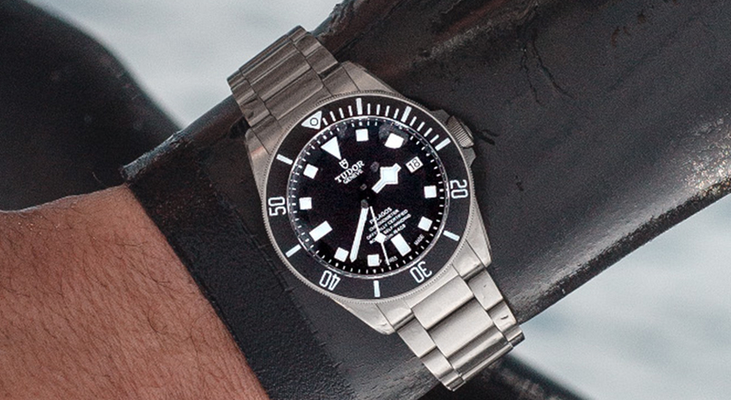 Montre TUDOR Pelagos au poignet d'un homme.