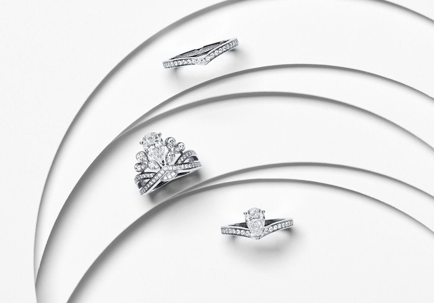 Bijoux Nuptiaux Chaumet sur un fond blanc