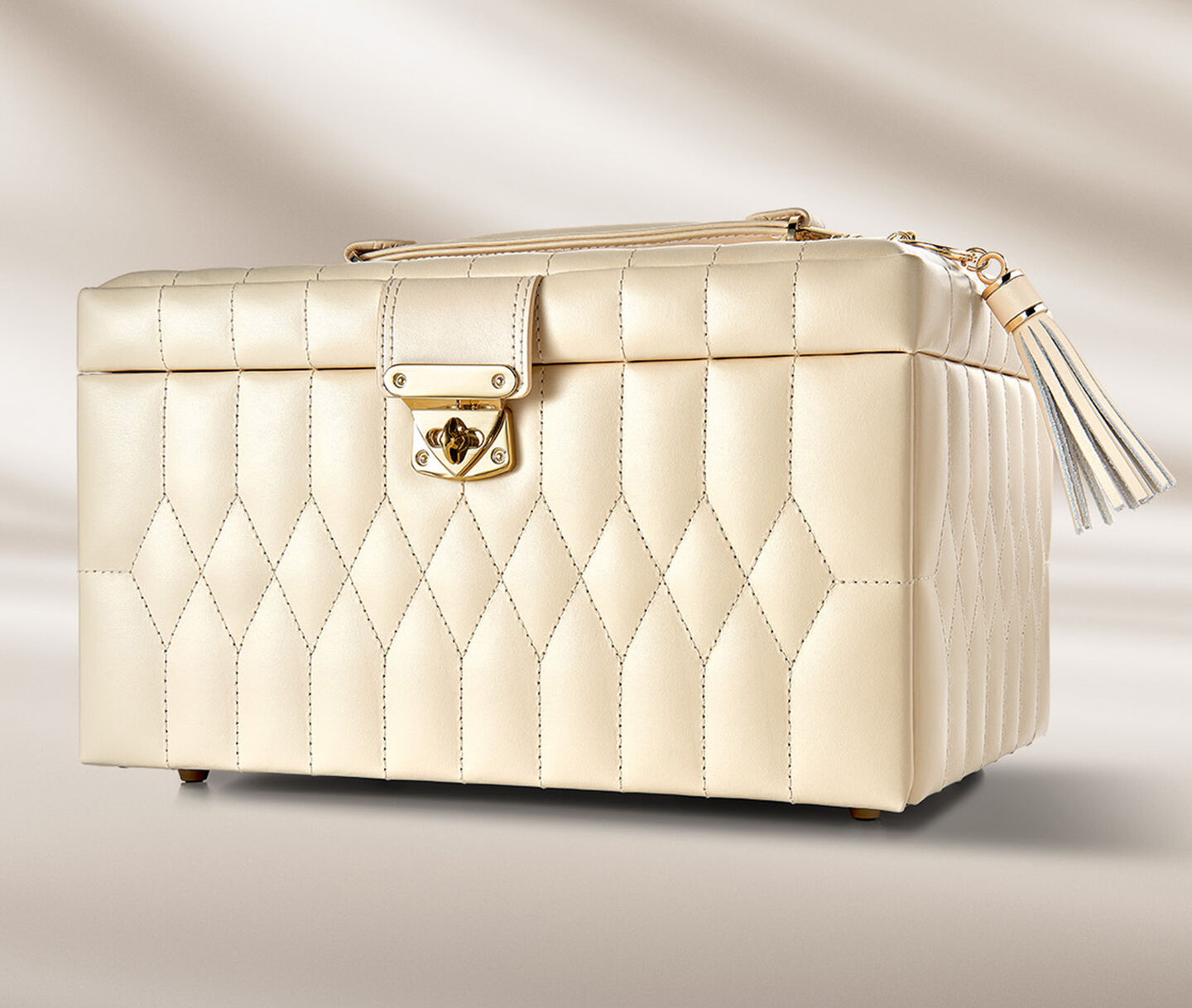 WOLF Caroline leather jewellery box on a beige background.