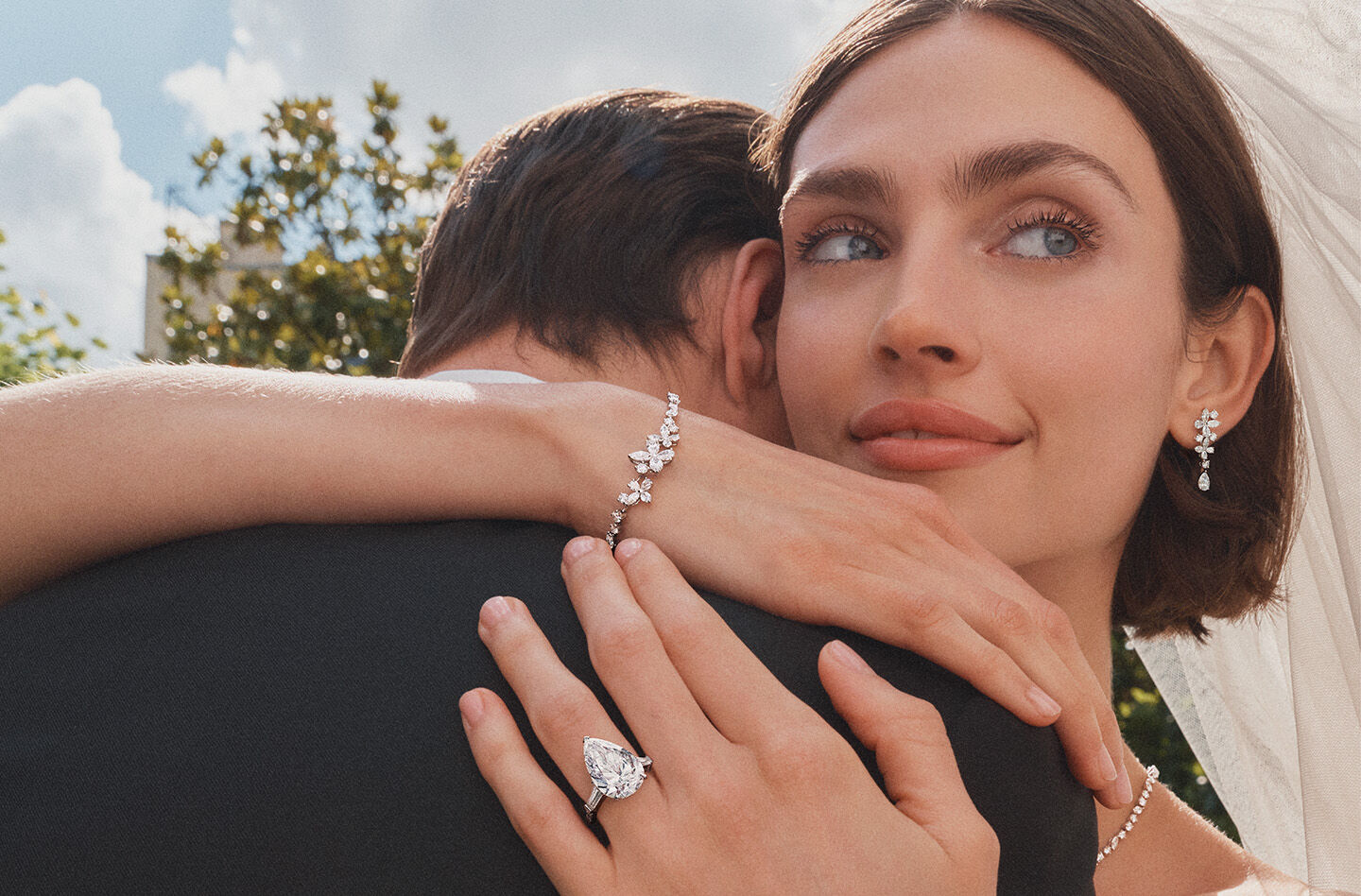A bride wearing Graff bridal jewellery on her wedding day.