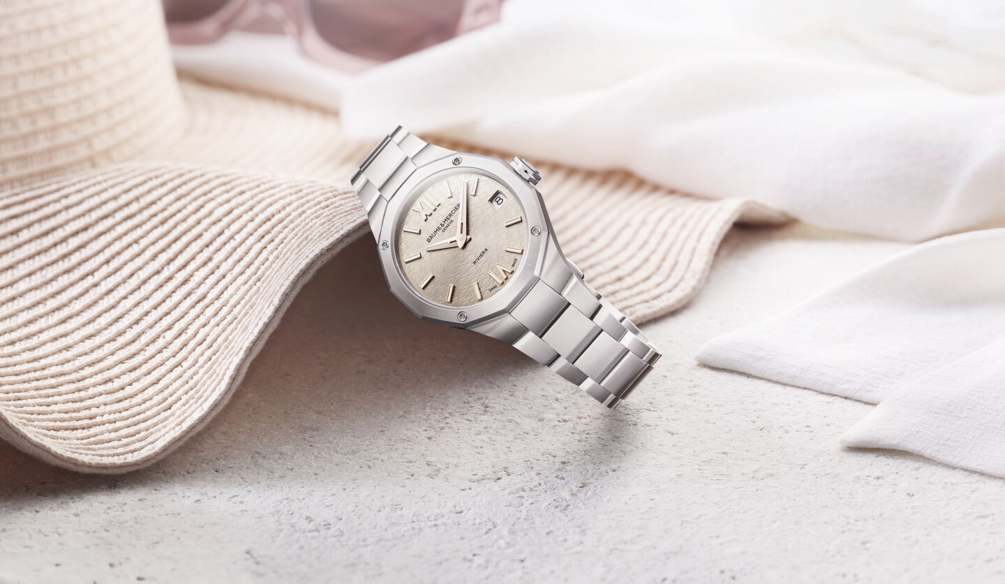 Panthère de Cartier watch on a leafy background.