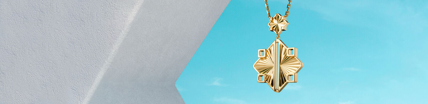 Birks Rosée du Matin diamond and gold necklace on a green grass background