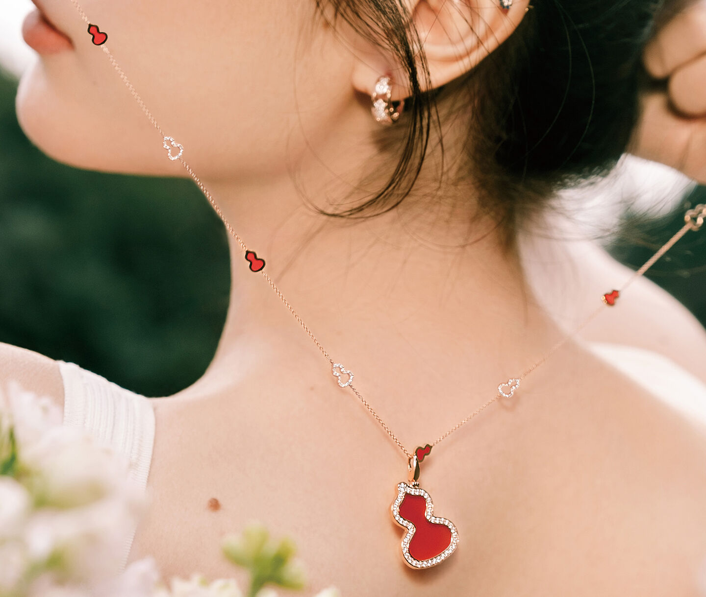 A model wearing Qeelin jewellery