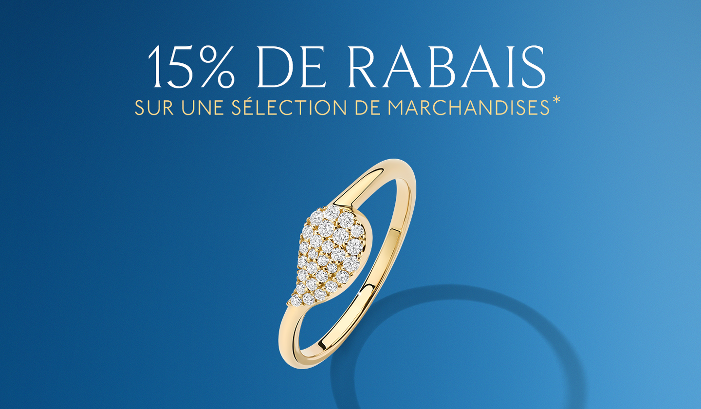 Une bague Birks Pétale sur un fond bleu. La texte lire :  « 15% de rabais sur une sélection de bijoux raffinés et de montres* ».