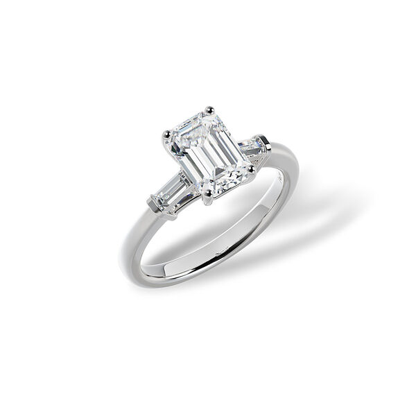 Bague de fiançailles à diamants émeraude avec diamants baguettes latéraux