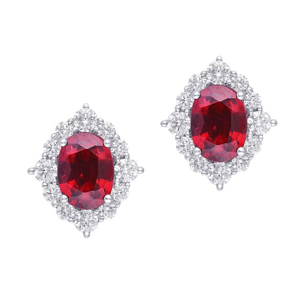 Boucles d'oreilles avec rubies ovales et halo de diamants