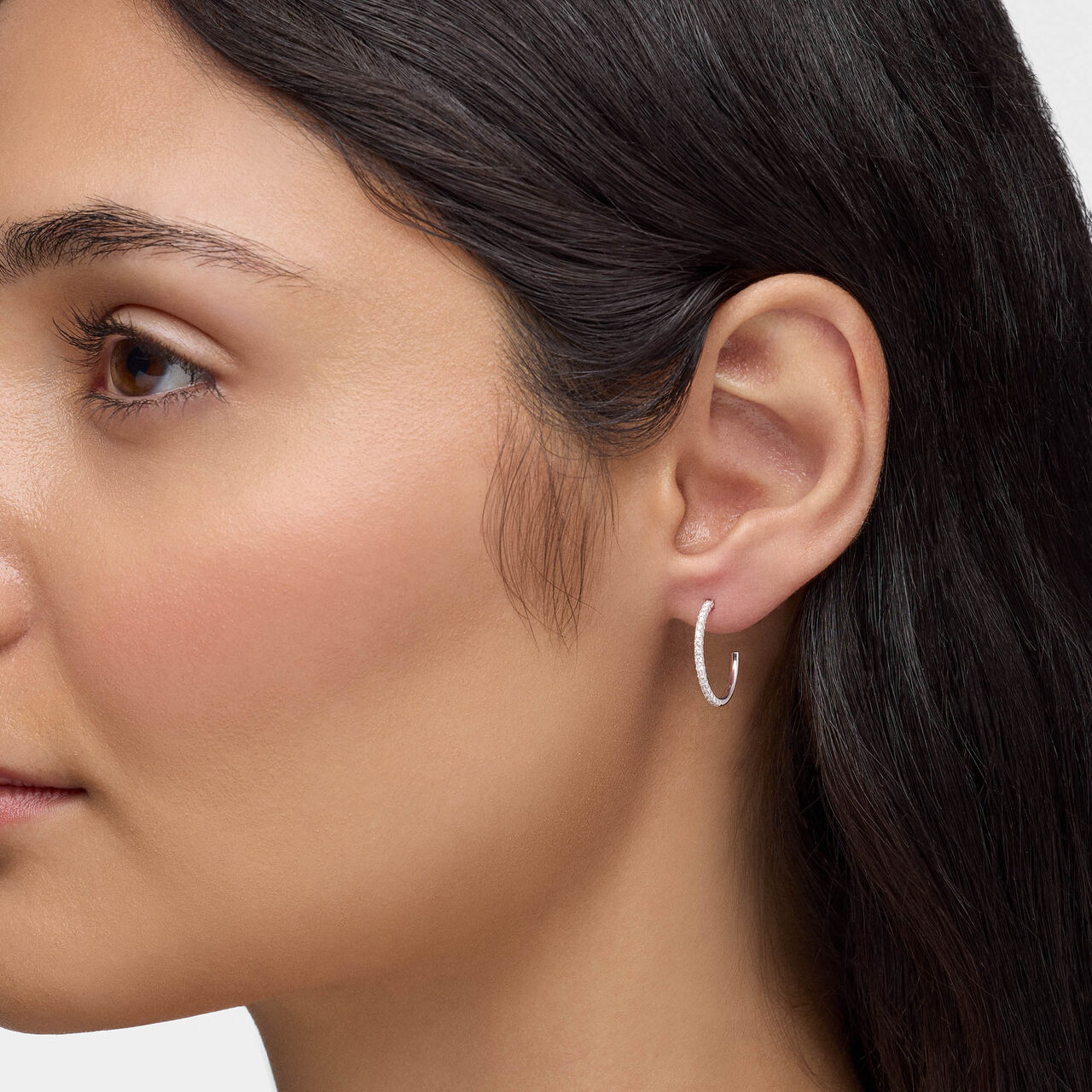 Birks Iconic Boucles d&rsquo;oreilles anneaux Ros&eacute;e du Matin en or blanc 18 mm image number 1