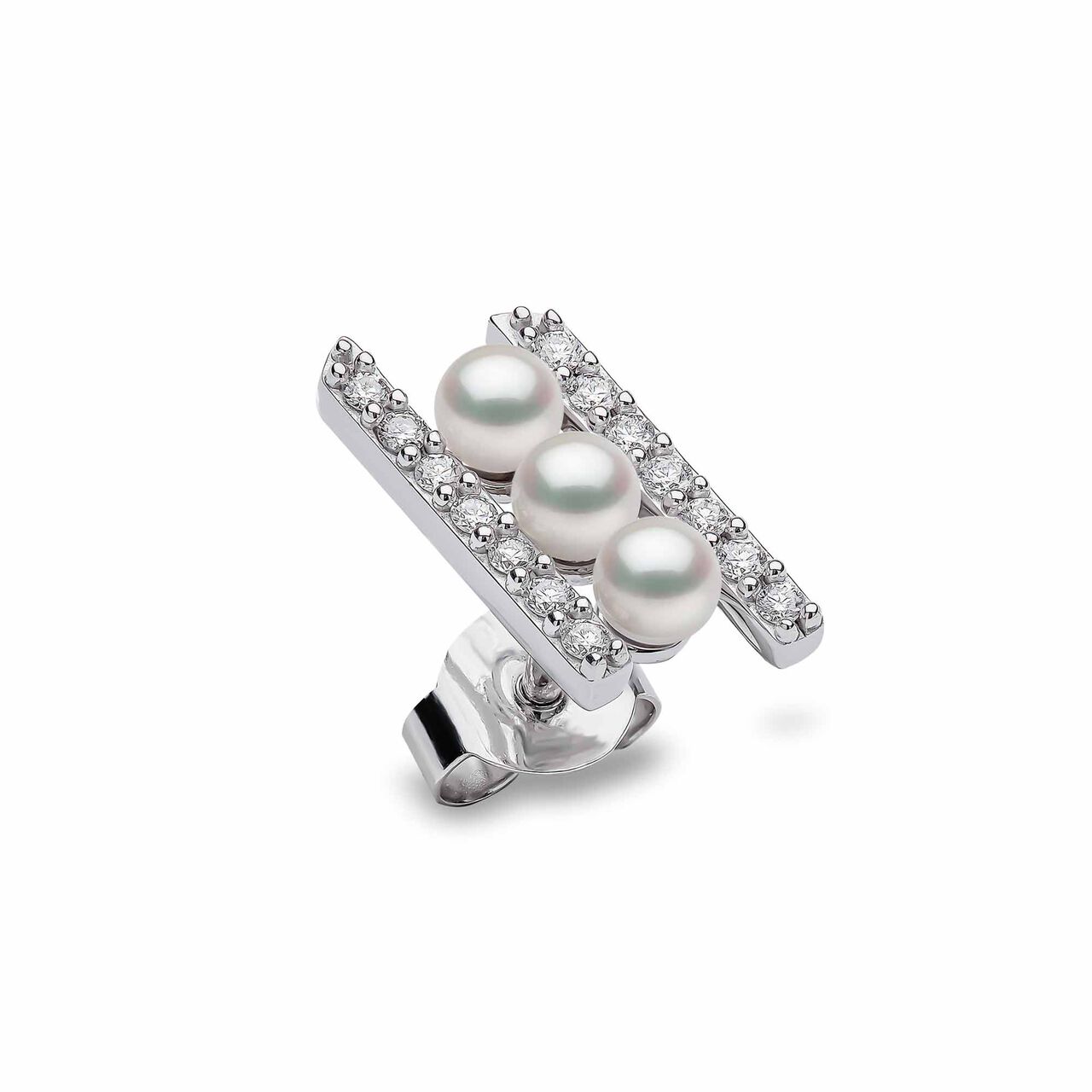 yoko_london sleek white 3 pearls diamond stud earrings qye2227 7x zoomed image number 2