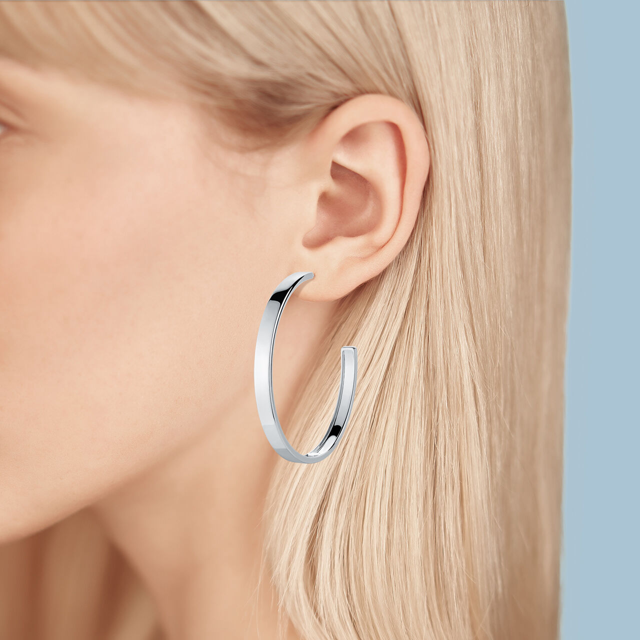bijoux birks essentials 50mm bold sterling silver hoop earrings on model image number 3