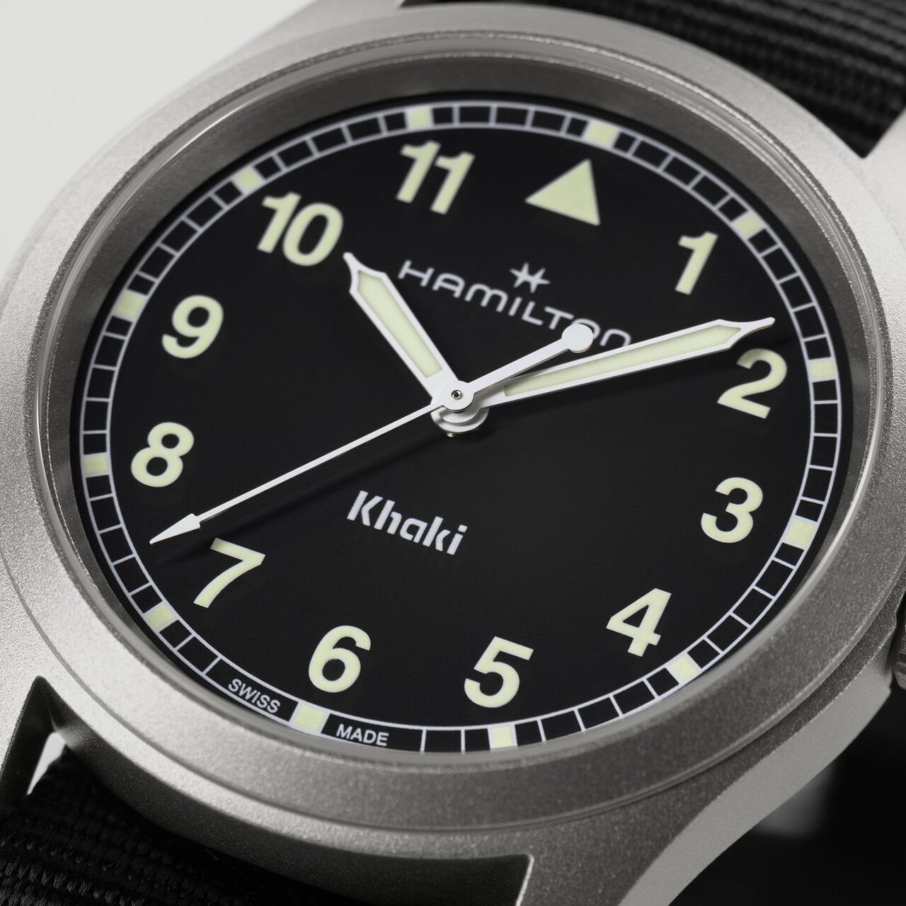 Hamilton Khaki Field 38 mm quartz en acier inoxydable image number 5