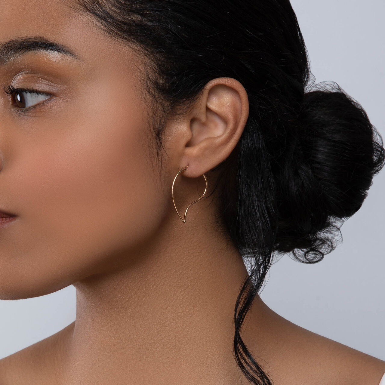 Yellow Gold Hoop Earrings image number 1