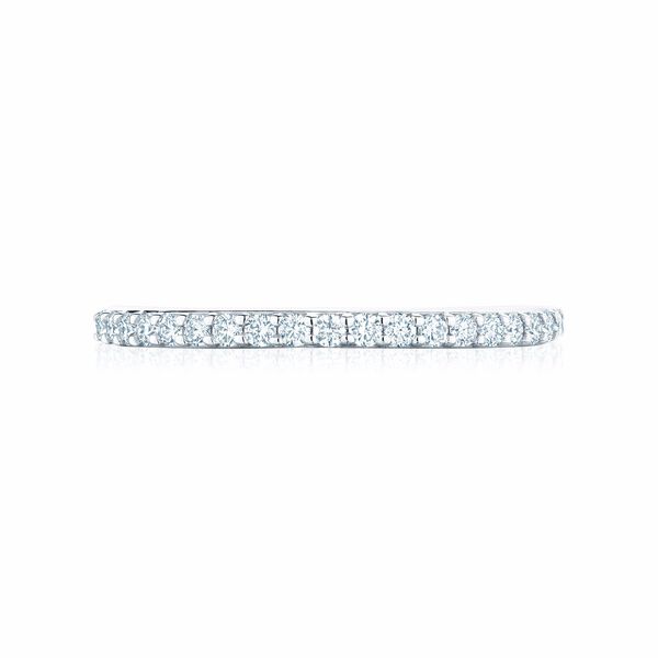 Alliance en or blanc sertie de 0.18 ct de diamants