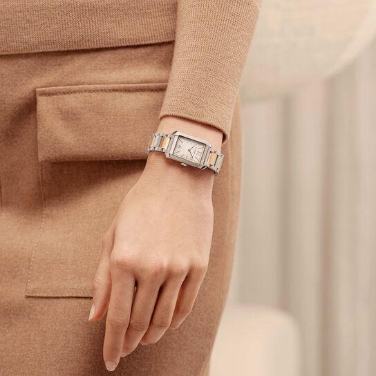 Baume & Mercier Hampton 35 x 22 mm quartz en acier inoxydable et plaquage en or rose sur mannequin image number 1