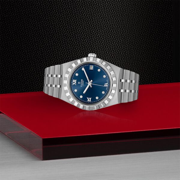 TUDOR Royal 34 mm automatique en acier inoxydable et diamants