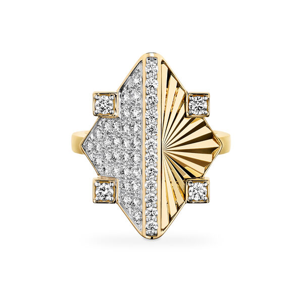 Exceptionnelle bague en or jaune guilloché et diamants