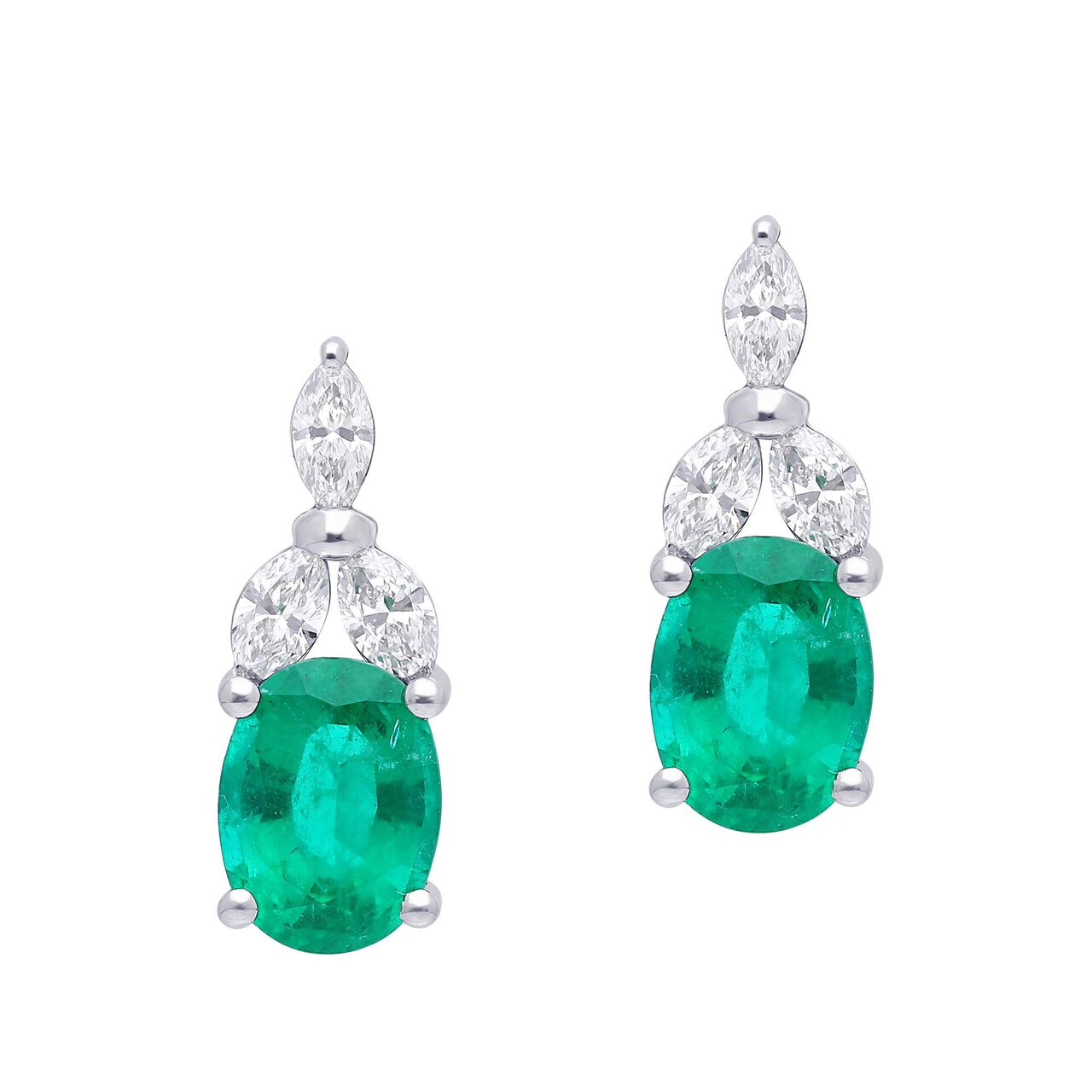 maison birks salon oval emerald stud earrings 8x6 sg13115e 8x6 front image number 0