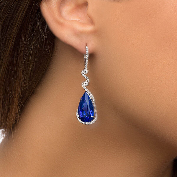 Boucles d'oreilles avec tanzanite coupe poire et diamants