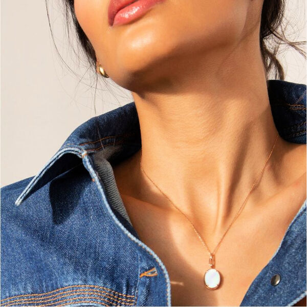 Slim Lockets Elle Rose Gold and Mother-of-Pearl Oval Pendant