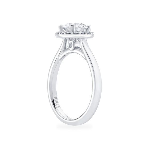 Bague de fiançailles à diamant rond avec simple halo