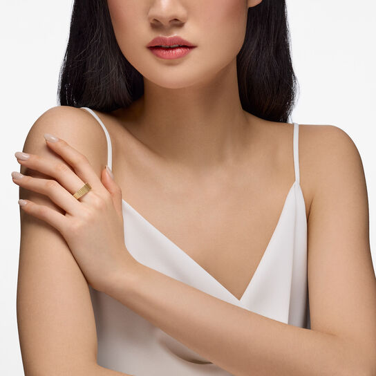 Birks Essentials Yellow Gold Pleated Tapered Ring image number 1