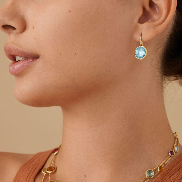 Boucles d'oreilles Jaipur Colour en or jaune avec diamants et topazes bleues