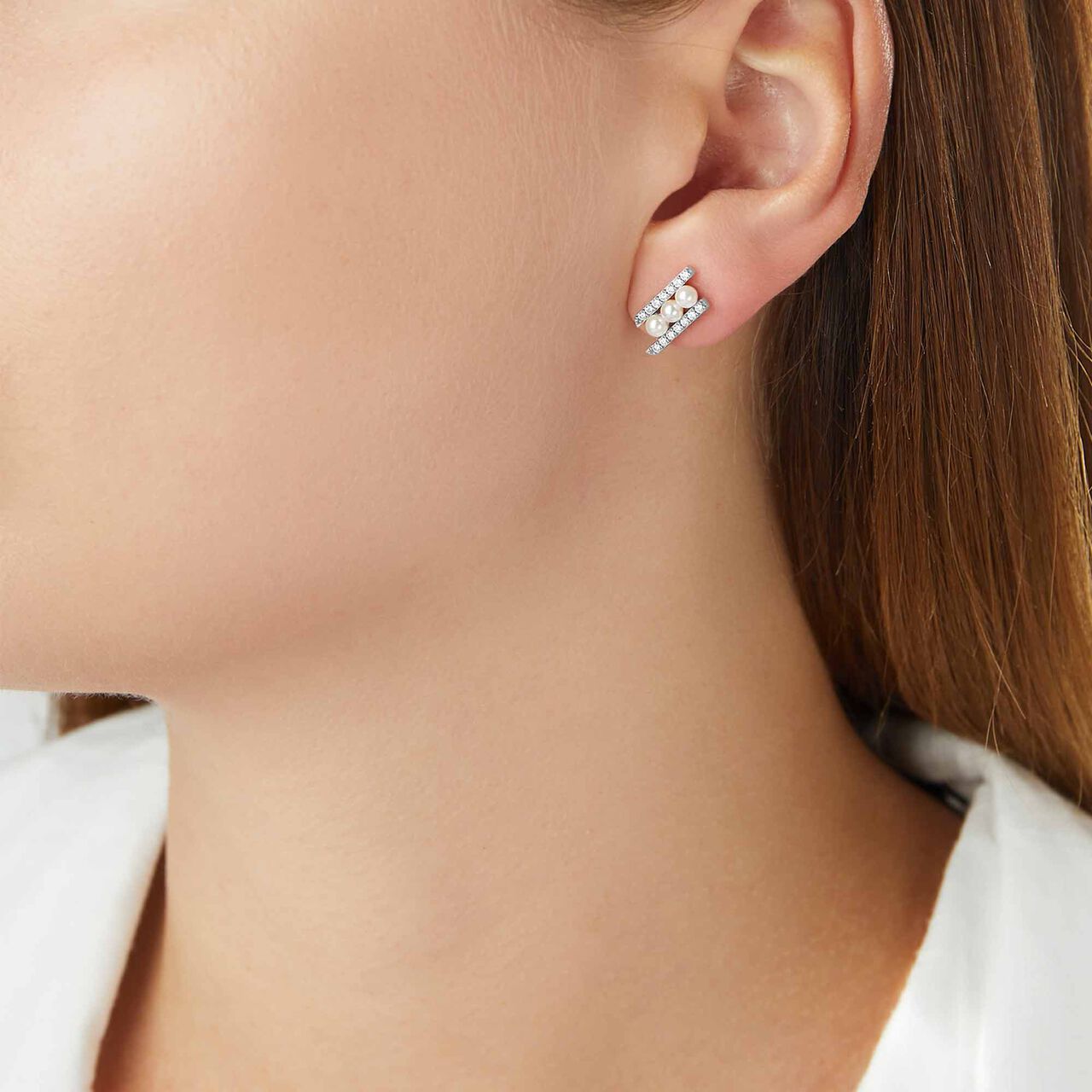 yoko_london sleek white 3 pearls diamond stud earrings qye2227 7x on model image number 1