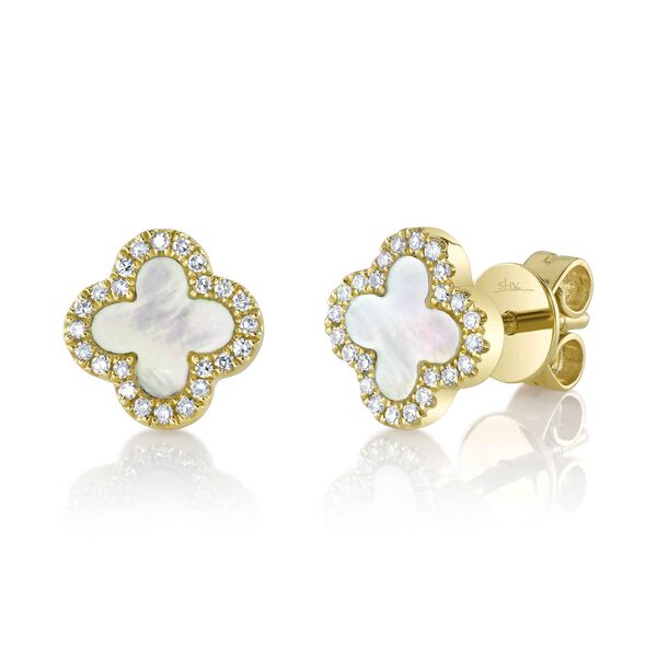 Boucles d'oreilles clous Clover en or jaune avec nacre et avec pav&eacute; de diamants