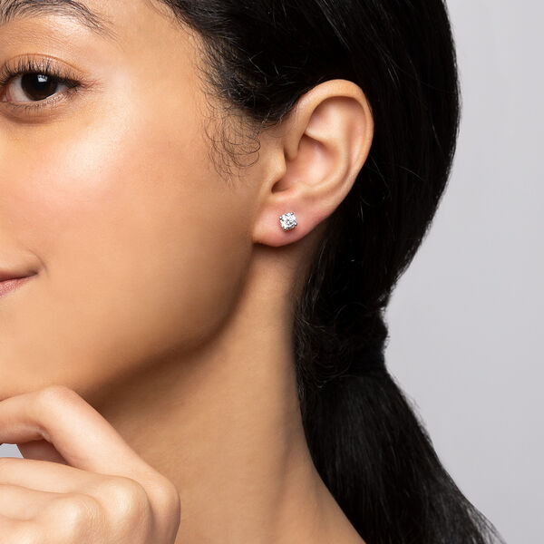 Round Solitaire Diamond Earrings