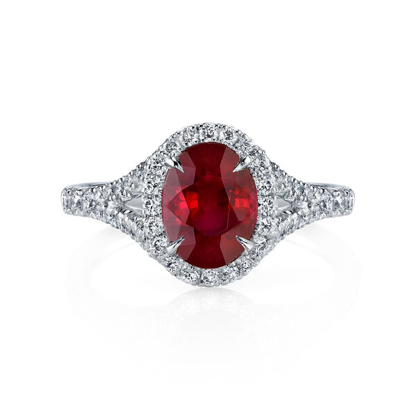 Bague rubis ovale et halo de diamants