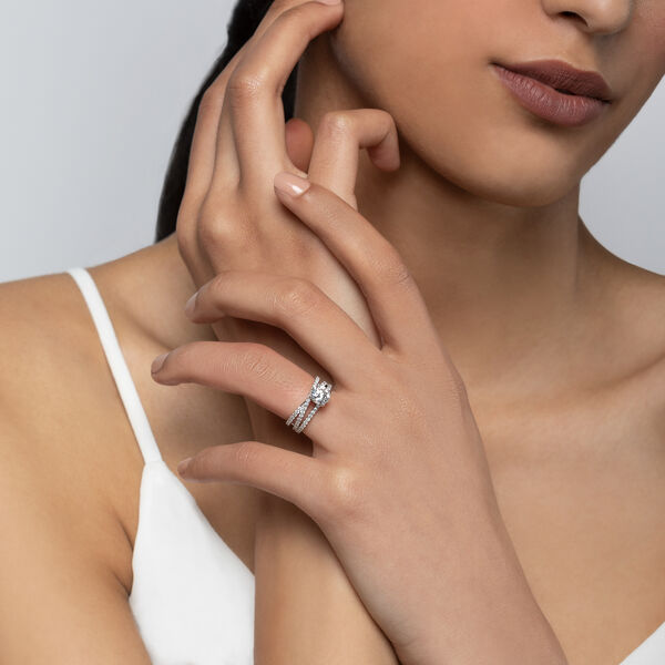 Infinity bague de fiançailles à diamant solitaire avec anneau serti de diamants