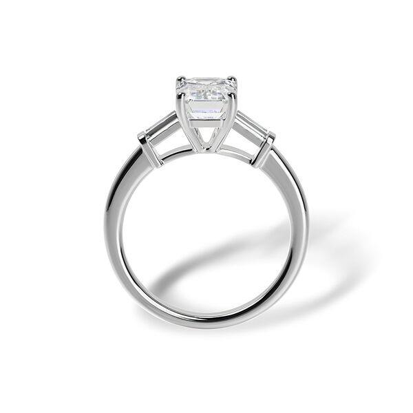 Bague de fiançailles à diamants émeraude avec diamants baguettes latéraux