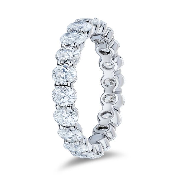 Alliance &eacute;ternit&eacute; en platine sertie de diamant ovale, 3.15ct