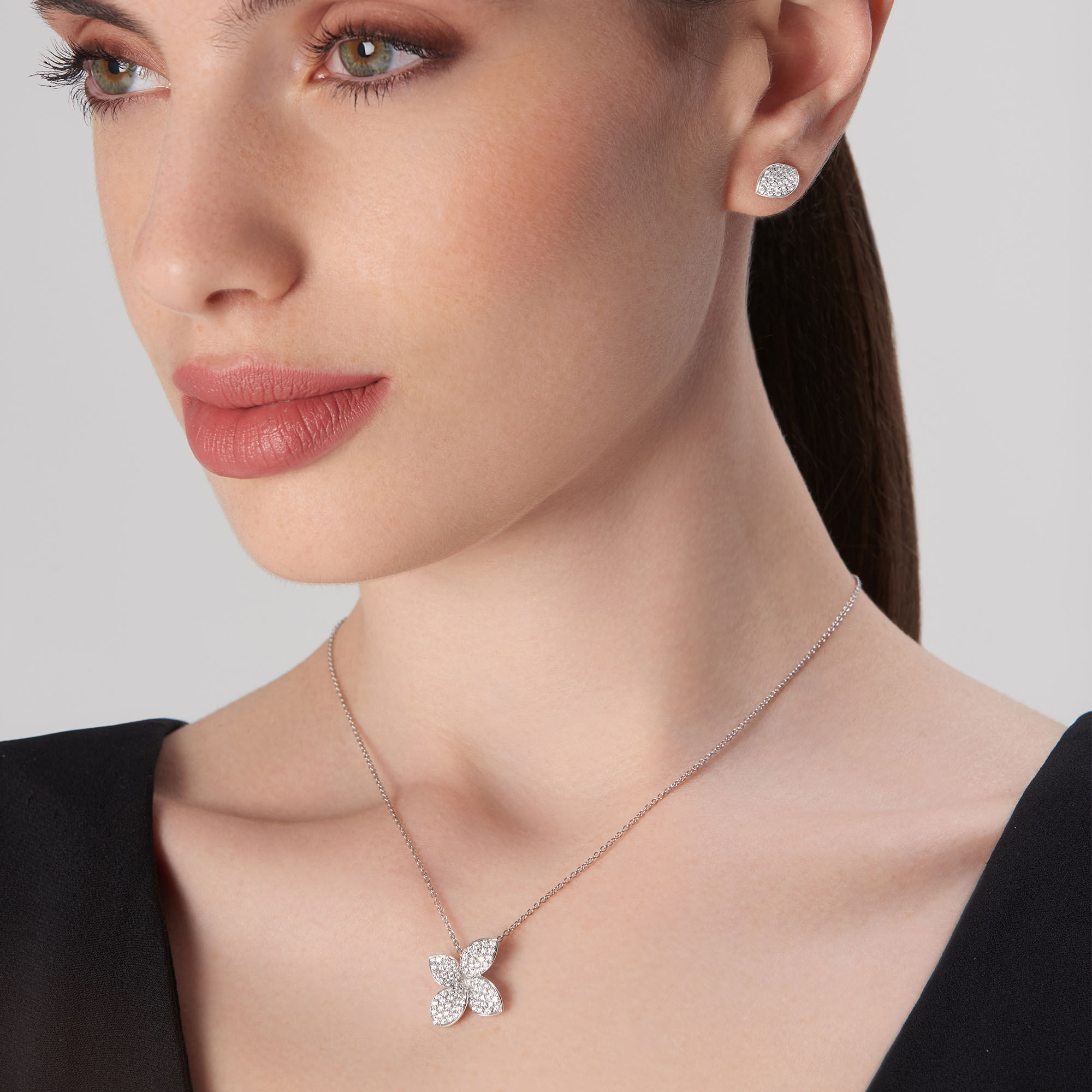 Petit Garden Medium White Gold and Diamond Pavé Pendant