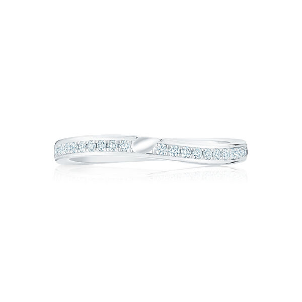 Alliance en or blanc sertie de 0.11 ct de diamants