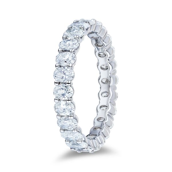 Alliance &eacute;ternit&eacute; en platine sertie de diamant ovale, 2.16ct